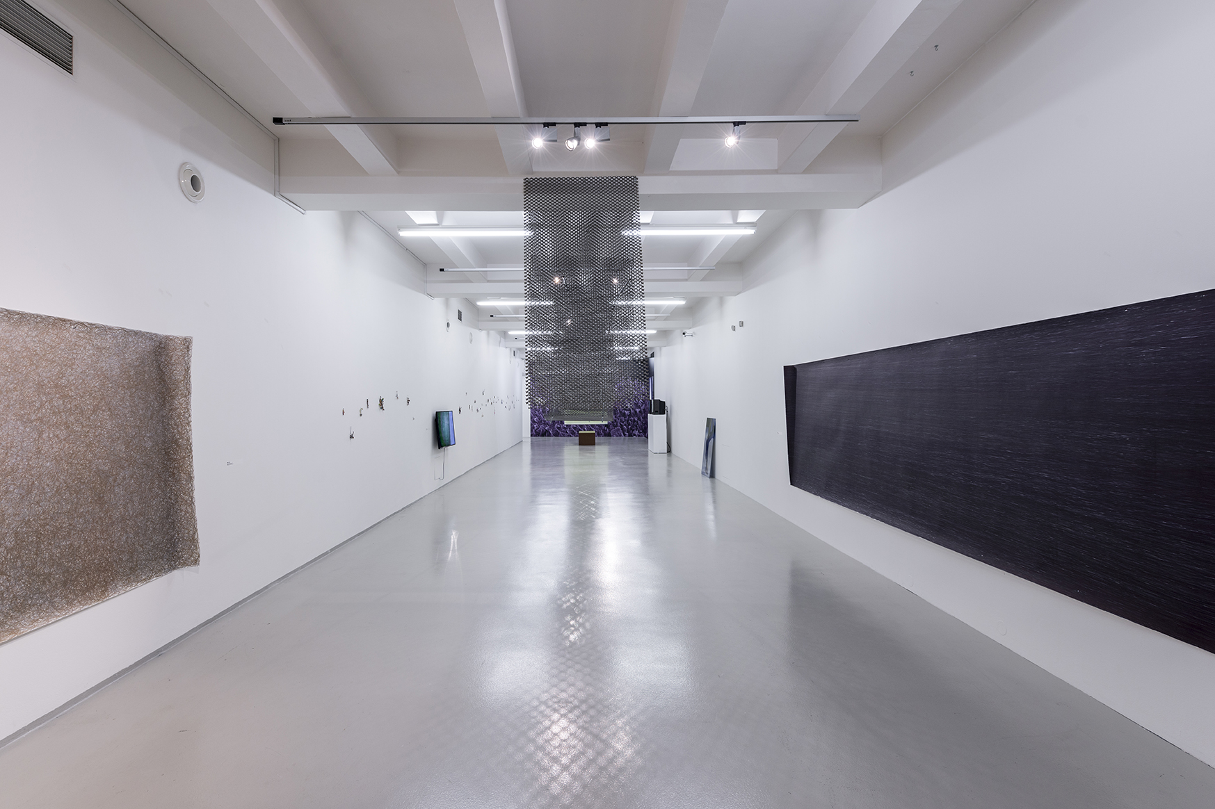 Pole Jam.<br/>1 x 2m sheets of stainless steel expanded mesh and galvanised threaded poles. <br/>Overall dimensions 1 x 2 x 15m. <br/>DOX Gallery Prague <br/>2018 