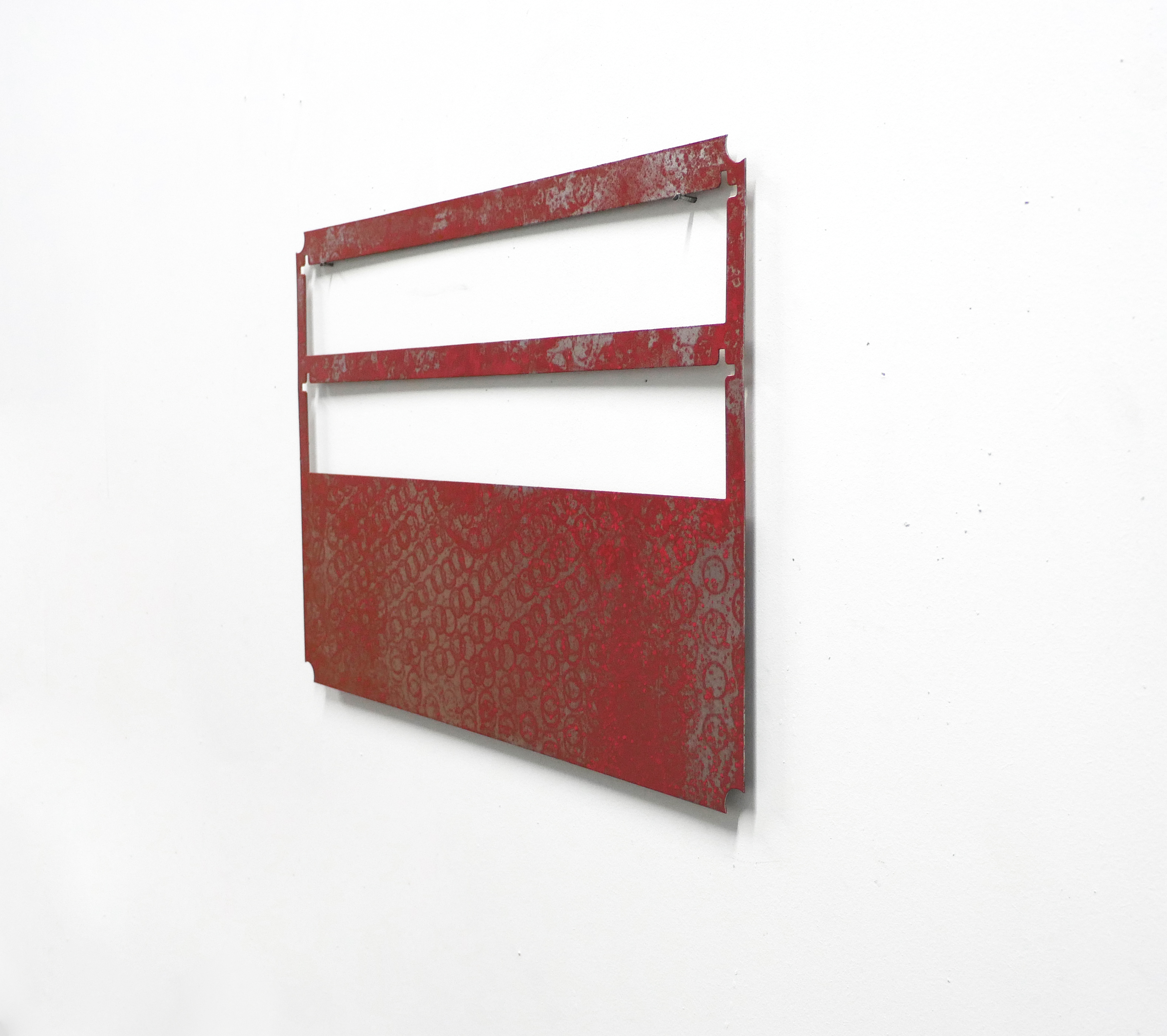 Untitled. Stainless steel and powder coating. 33cm x 40.5cm x 0.2cm. 2022